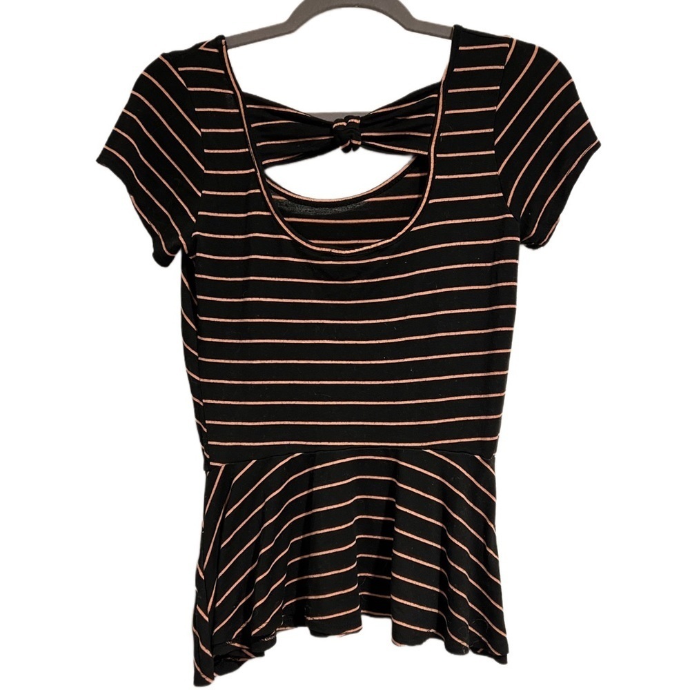 ✨5 for $25 • a n n a b e l l e • striped peplum top w/cute keyhole back detail